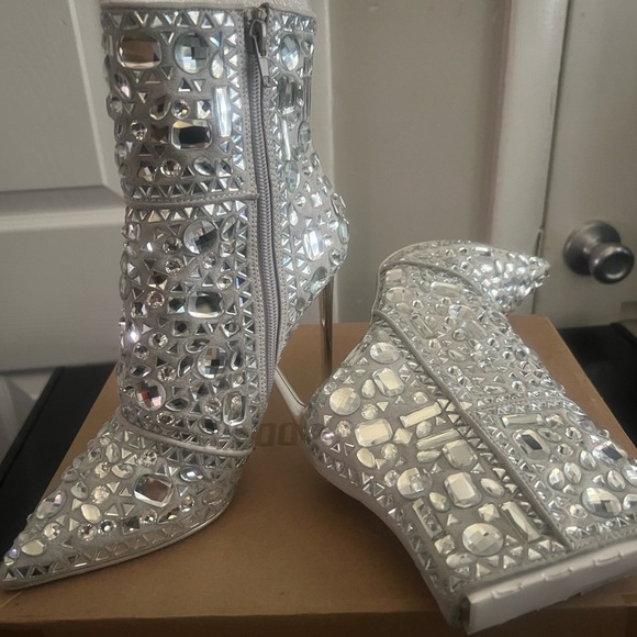 CRYSTALLE RHINESTONES BOOTS by Steve Madden - Picture 7 of 8